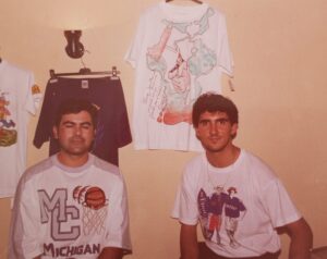 Agosto 1992. Semana Cultural El Papaganso (Chiclana). Exposición de camisetas de Javier Soto dedicadas a Juan Manuel Romero Bey