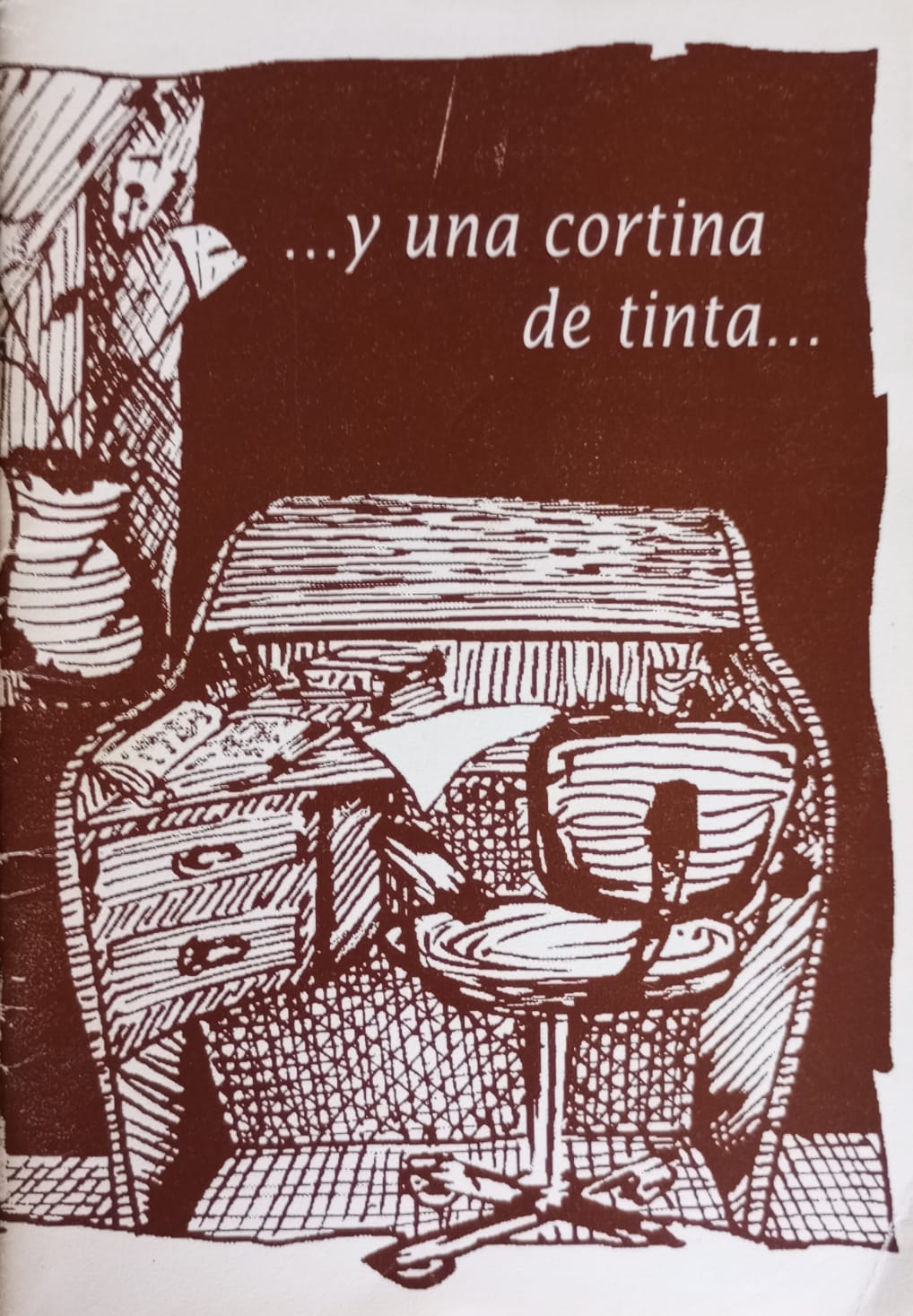 Diciembre, 1992. Portada de '...y una cortina de tinta...'. Antología de los poetas Jesús Romero Aragón, Francisco Guerrero Bey, Juan Manuel Romero Bey y Miguel Ángel García Argüez, con ilustraciones de Javier Soto Muriel, todos antiguos alumnos del Instituto de Bachillerato Poeta García Gutiérrez, de Chiclana. Edición a cargo del propio Instituto y la Delegación de Juventud del Ayuntamiento de Chiclana.